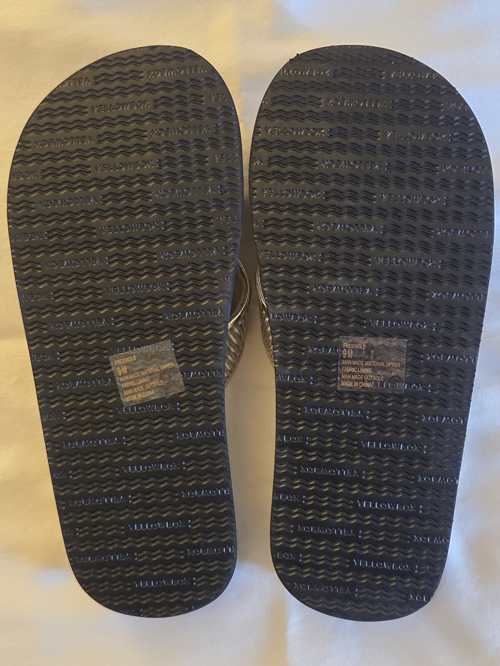 Yellow Box Women's Gold Metallic Flip Flop Sandals 🔥 NEW Size 9 - Picture 3 of 5